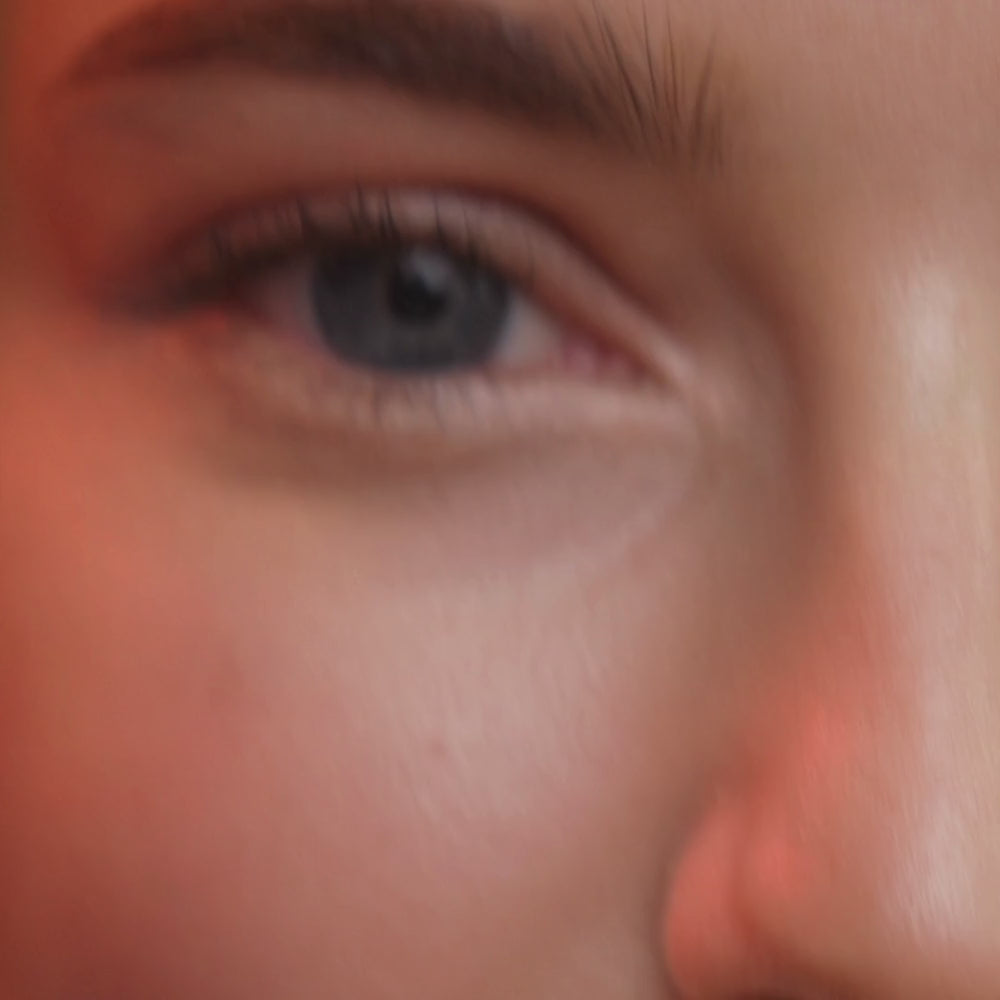 Load video: natural retinol lily bee and me